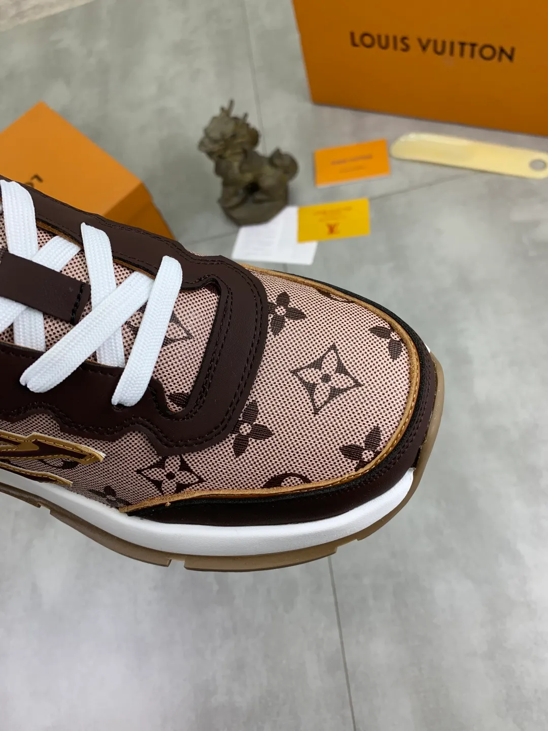 Men's men's shoes💰P440💰[New model]🆘[Louis Vuitton] LV official website latest model🎁casual and fashionable men's shoes👟hot style💥simple and elegant style, exclusive for trendy men. Unique official website latest brand elements👑original decoration, fashionable and generous, the fabric is made of original calfskin➕comfortable and breathable mesh lining➕pig skin lining ✅The official website specifies wear-resistant casual outsole, the classic model is taken in real life🎬Color: 2️⃣colors available😍Number of codes: 38-44 (45 46 customized)